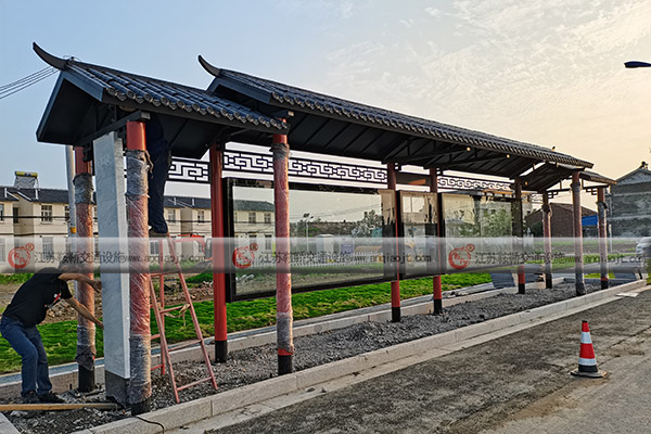 <strong>農(nóng)村候車亭只要簡(jiǎn)單不要美？  選擇本可以更多的</strong>