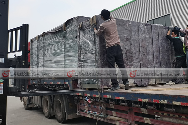 鄭州候車(chē)亭廣告公司